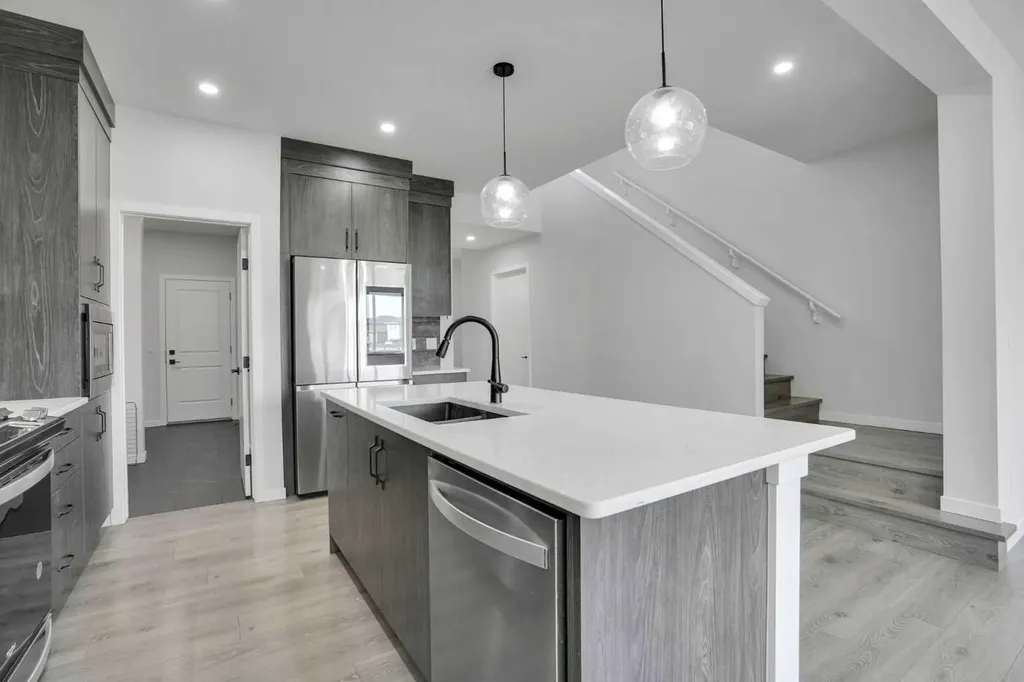 1014 Bayview Rise SW Airdrie AB T4B 5K4