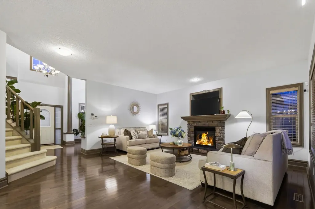 159 Discovery Ridge Way SW Calgary AB T3H5G3