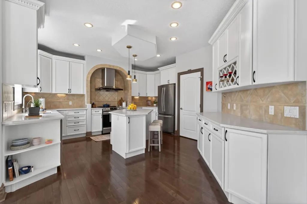 159 Discovery Ridge Way SW Calgary AB T3H5G3
