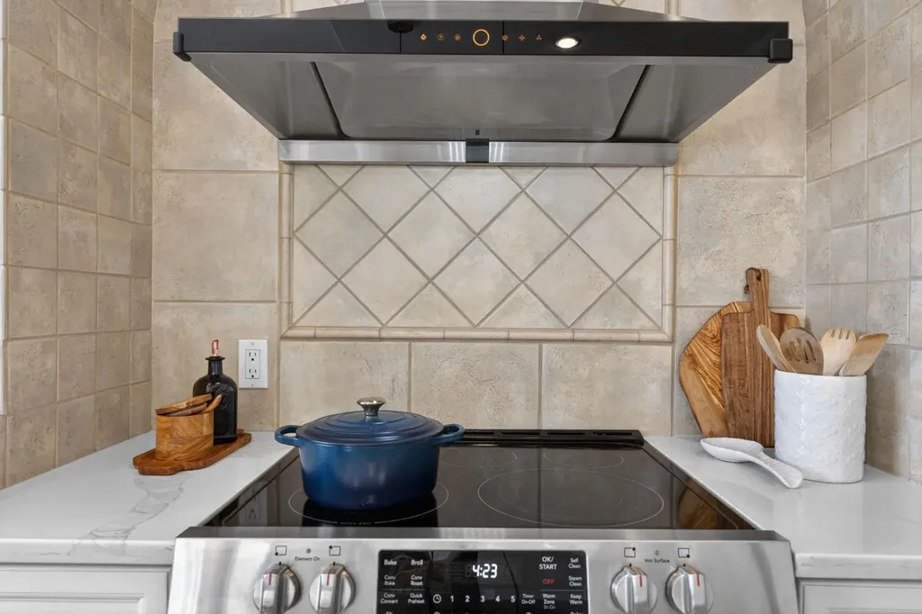 159 Discovery Ridge Way SW Calgary AB T3H5G3