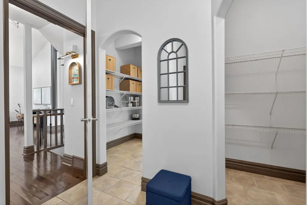 159 Discovery Ridge Way SW Calgary AB T3H5G3
