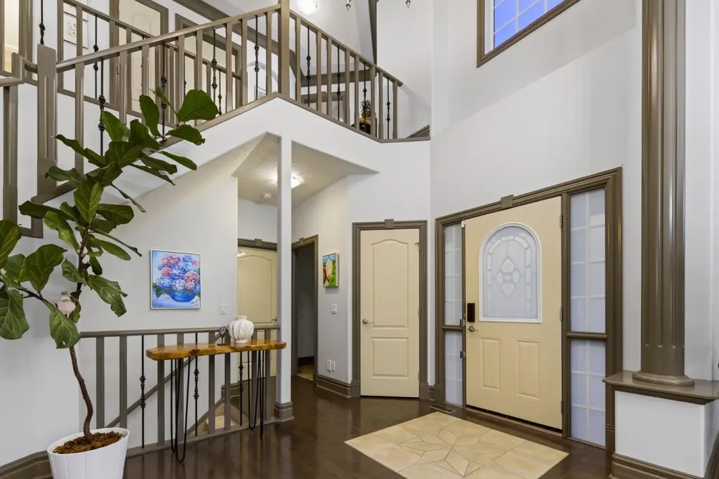 159 Discovery Ridge Way SW Calgary AB T3H5G3