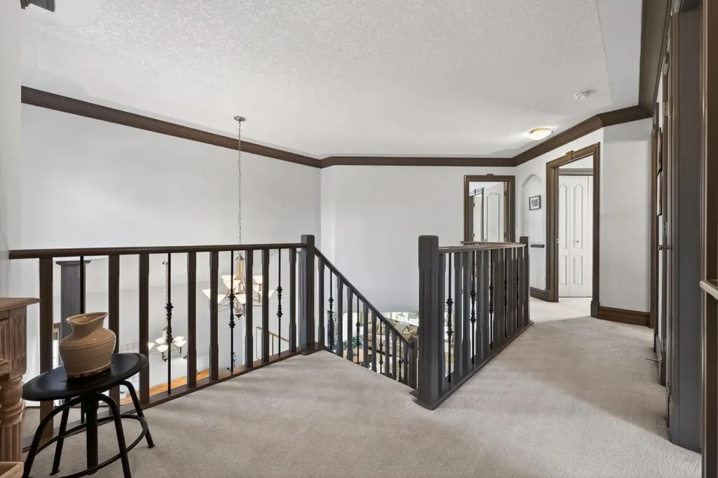 159 Discovery Ridge Way SW Calgary AB T3H5G3