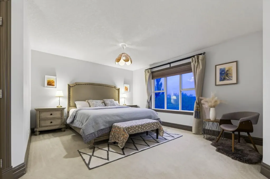 159 Discovery Ridge Way SW Calgary AB T3H5G3