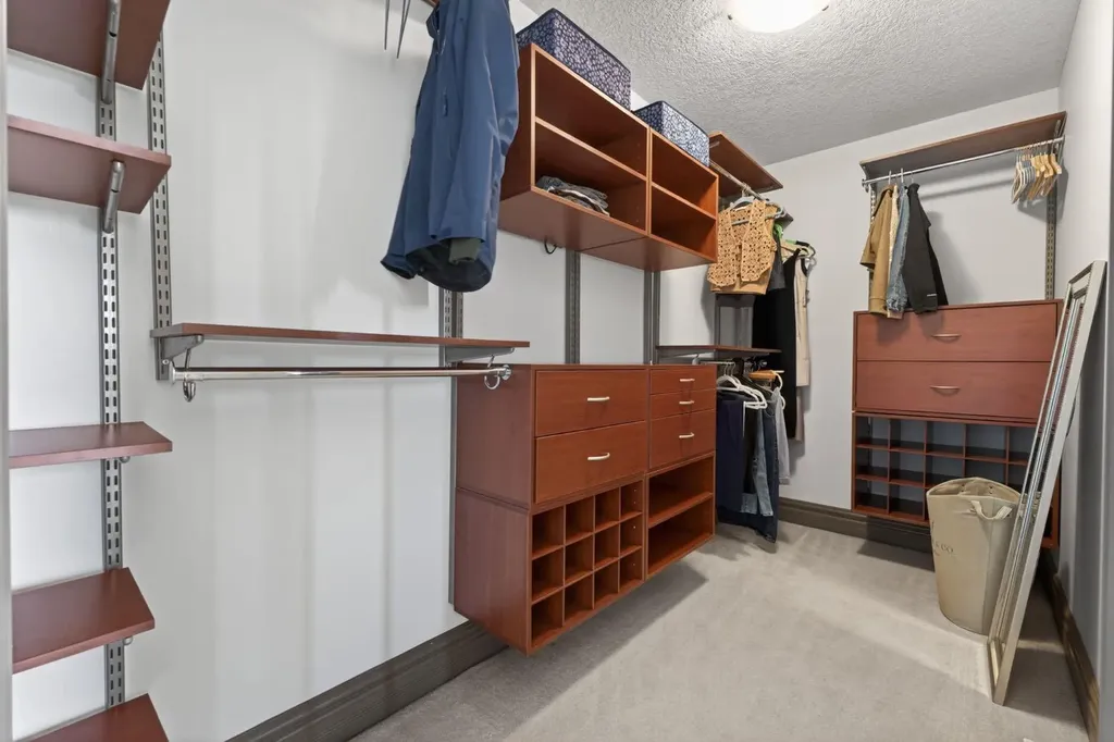 159 Discovery Ridge Way SW Calgary AB T3H5G3