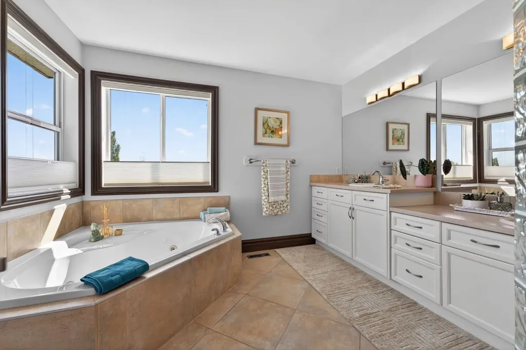 159 Discovery Ridge Way SW Calgary AB T3H5G3
