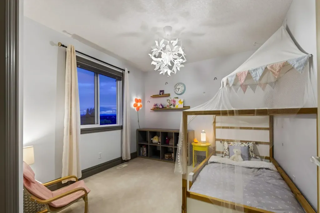 159 Discovery Ridge Way SW Calgary AB T3H5G3
