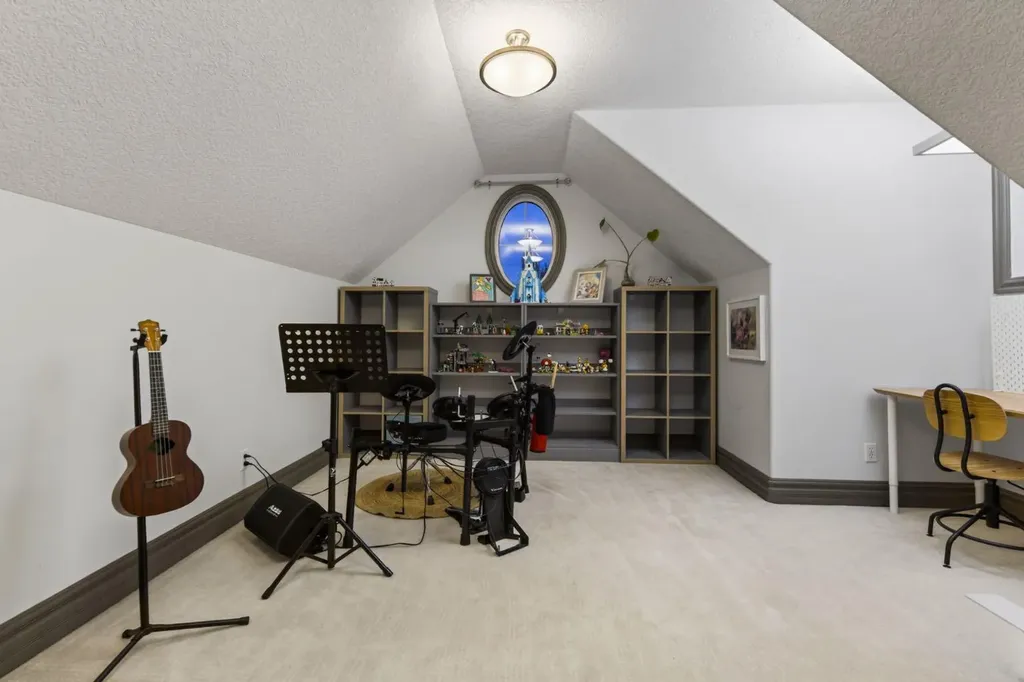 159 Discovery Ridge Way SW Calgary AB T3H5G3