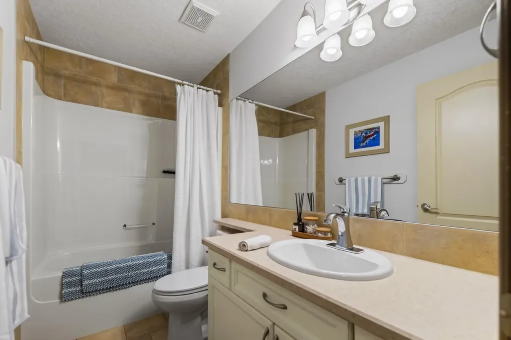 159 Discovery Ridge Way SW Calgary AB T3H5G3
