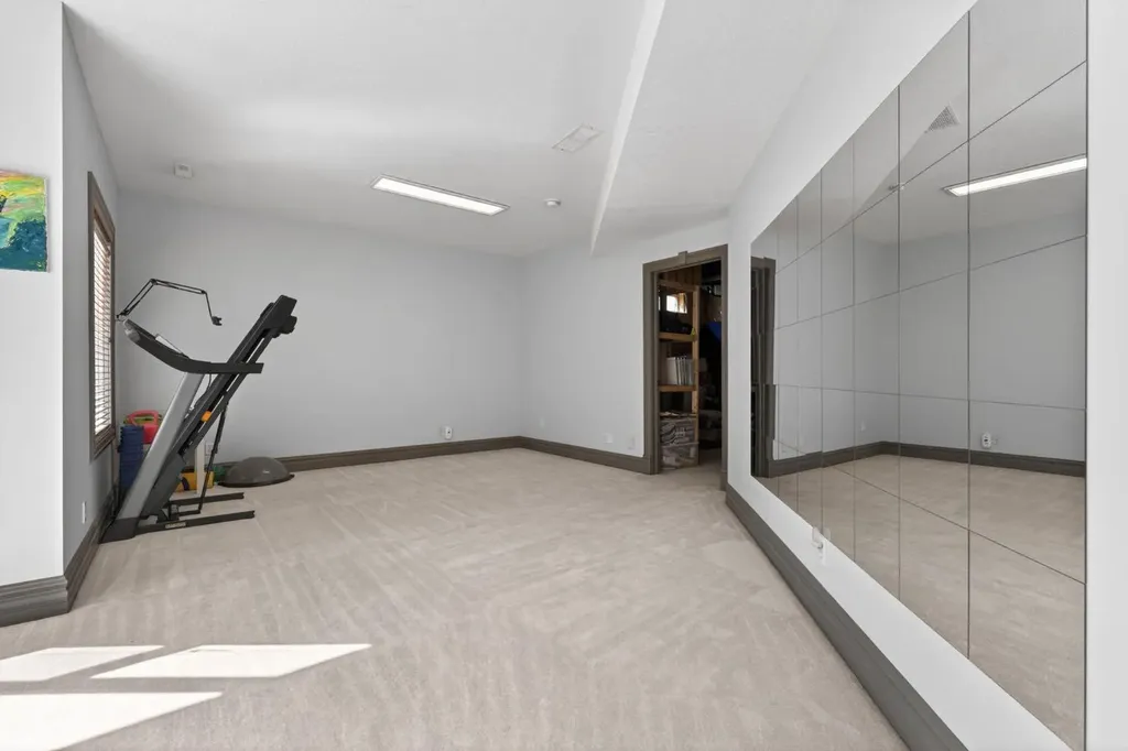 159 Discovery Ridge Way SW Calgary AB T3H5G3
