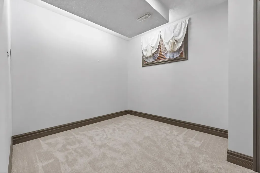 159 Discovery Ridge Way SW Calgary AB T3H5G3