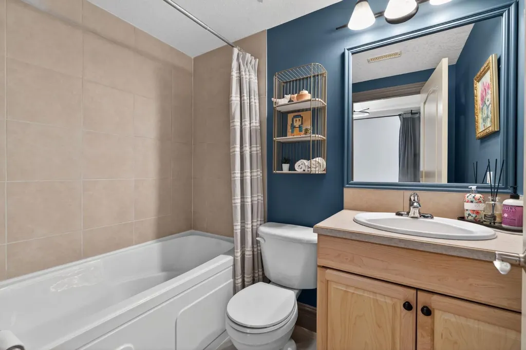 159 Discovery Ridge Way SW Calgary AB T3H5G3