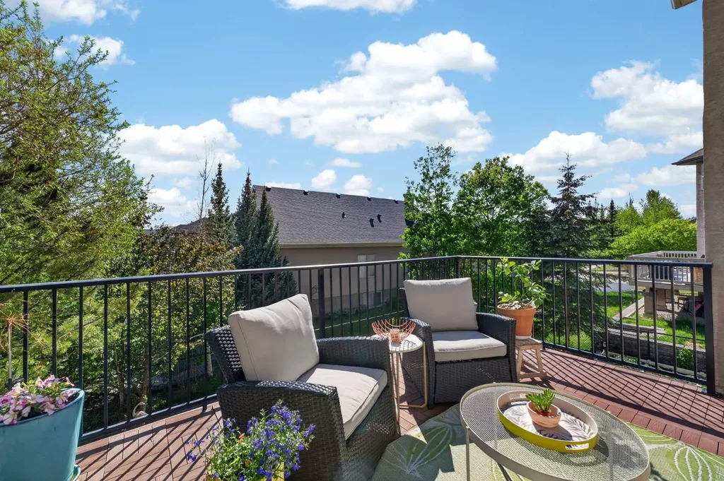 159 Discovery Ridge Way SW Calgary AB T3H5G3