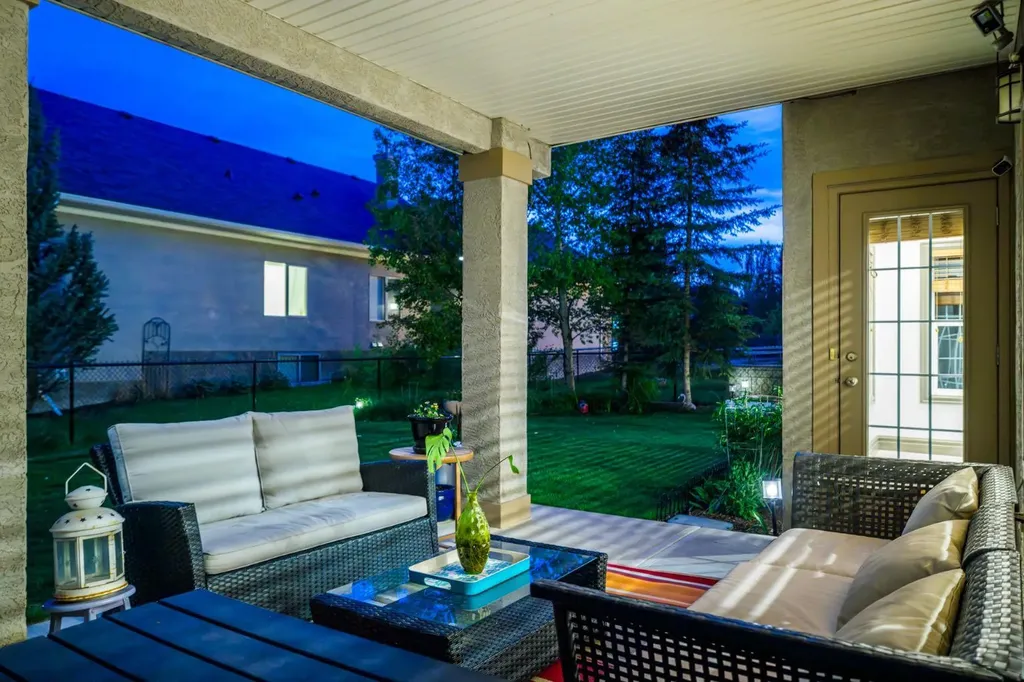 159 Discovery Ridge Way SW Calgary AB T3H5G3