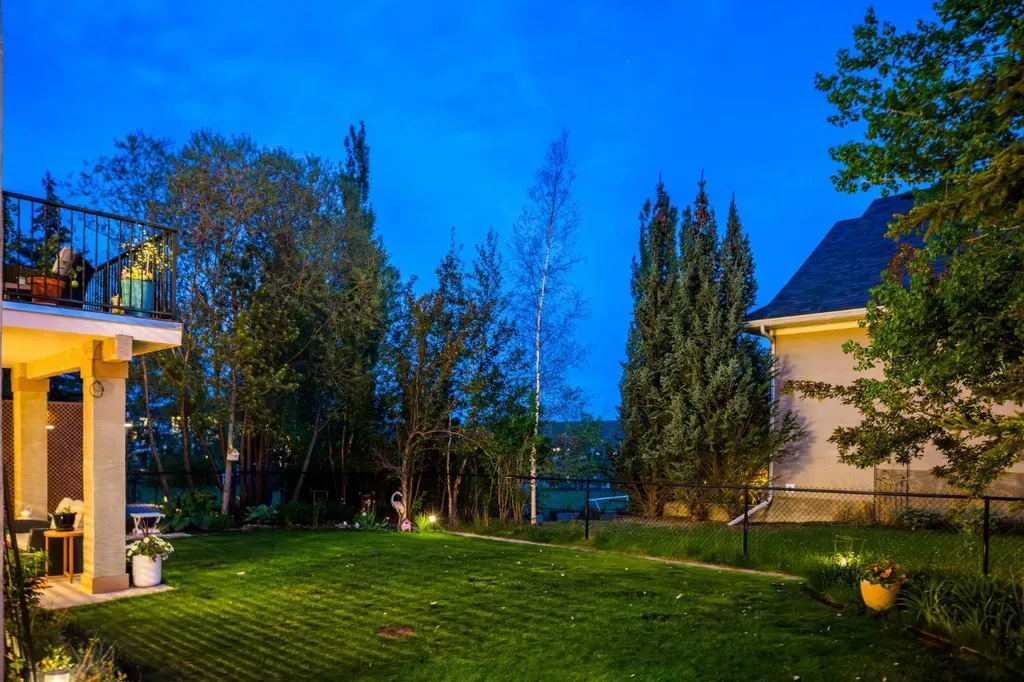 159 Discovery Ridge Way SW Calgary AB T3H5G3