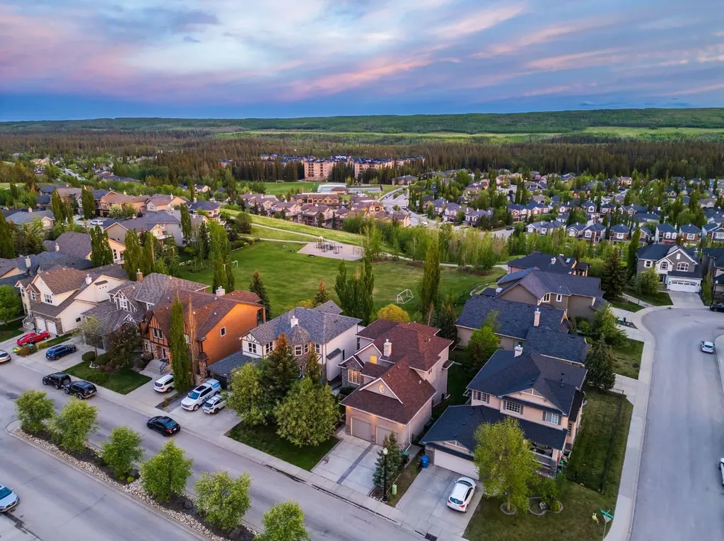 159 Discovery Ridge Way SW Calgary AB T3H5G3