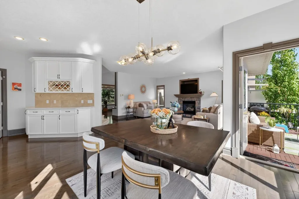 159 Discovery Ridge Way SW Calgary AB T3H5G3