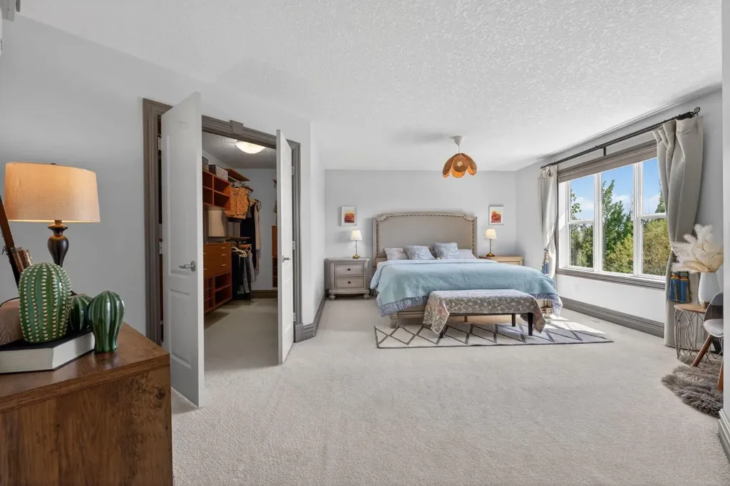 159 Discovery Ridge Way SW Calgary AB T3H5G3