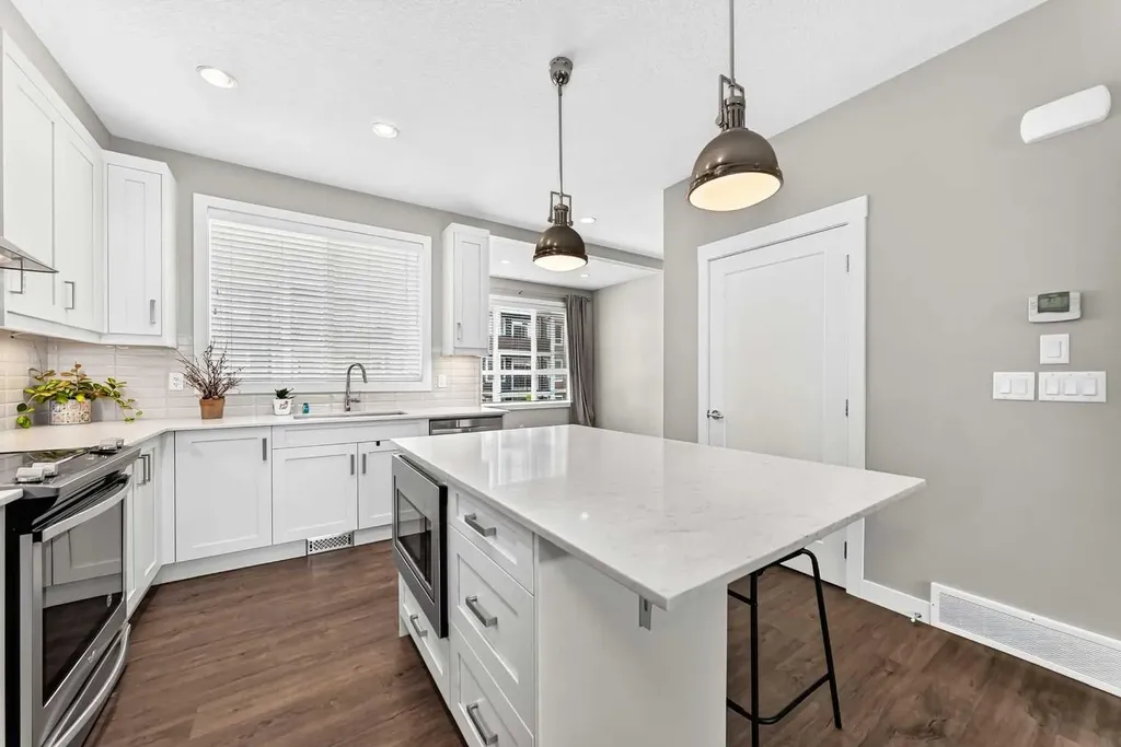 125 Walgrove Cove SE Calgary AB T2X 4E1