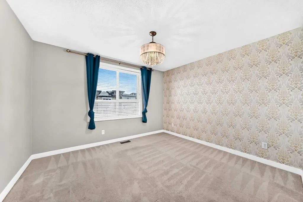 125 Walgrove Cove SE Calgary AB T2X 4E1