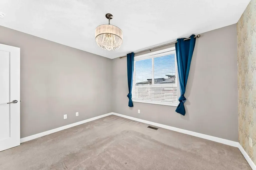 125 Walgrove Cove SE Calgary AB T2X 4E1