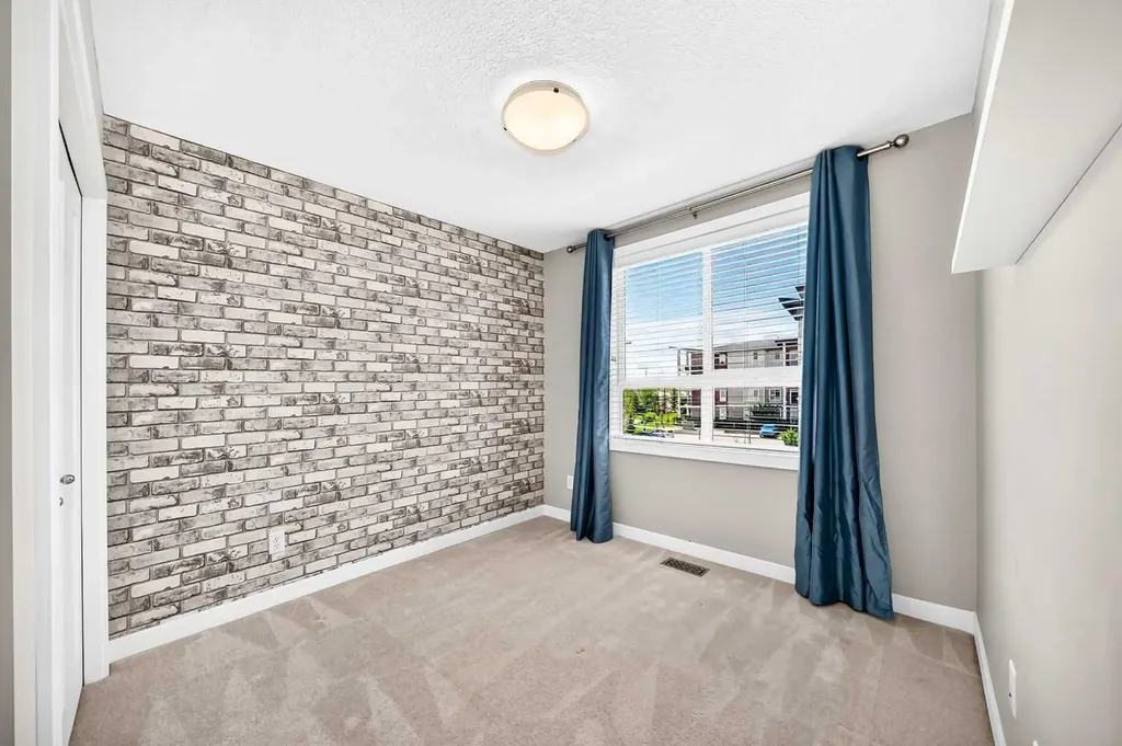 125 Walgrove Cove SE Calgary AB T2X 4E1