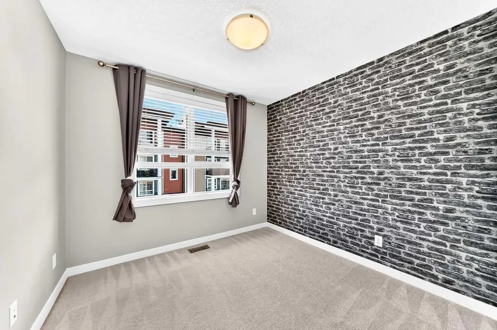 125 Walgrove Cove SE Calgary AB T2X 4E1