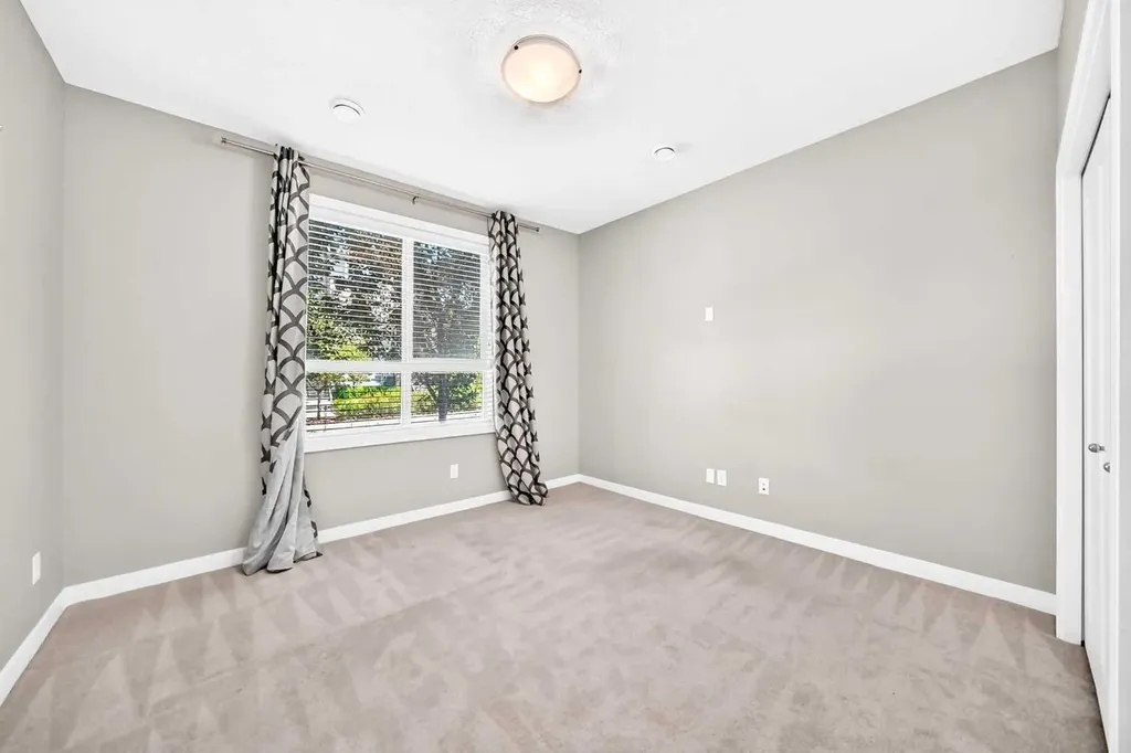 125 Walgrove Cove SE Calgary AB T2X 4E1
