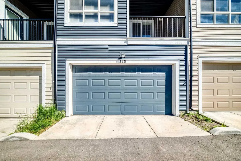 125 Walgrove Cove SE Calgary AB T2X 4E1