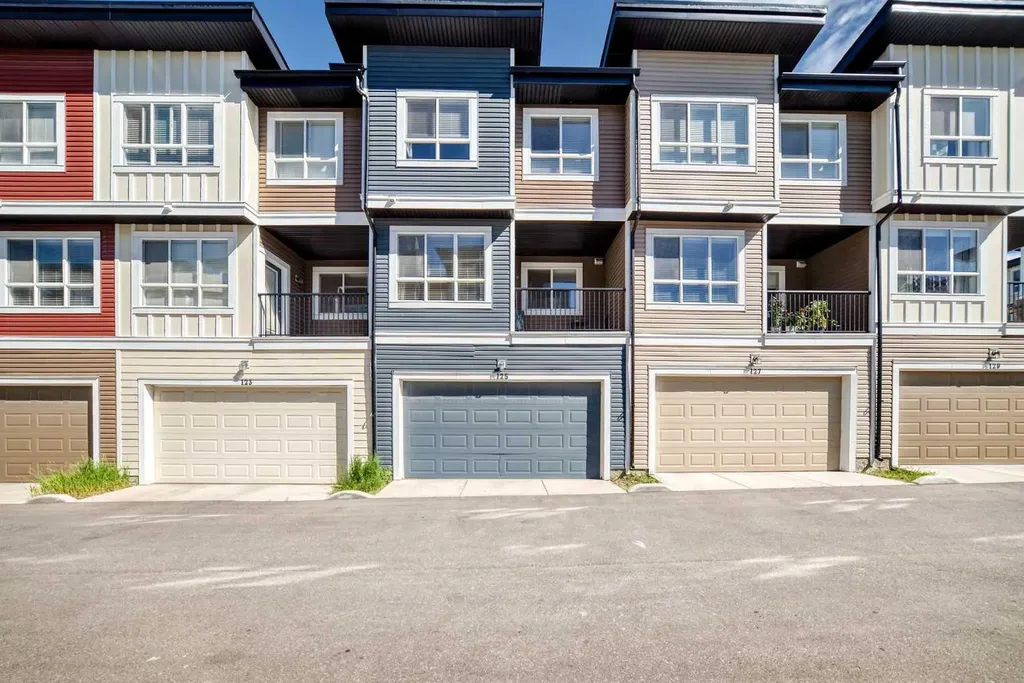 125 Walgrove Cove SE Calgary AB T2X 4E1