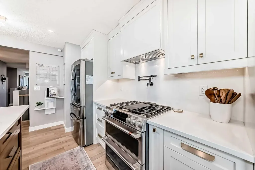 96 Coach Gate Way SW Calgary AB T3H 1Z7