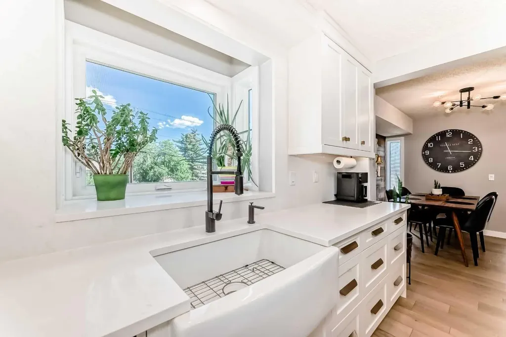 96 Coach Gate Way SW Calgary AB T3H 1Z7