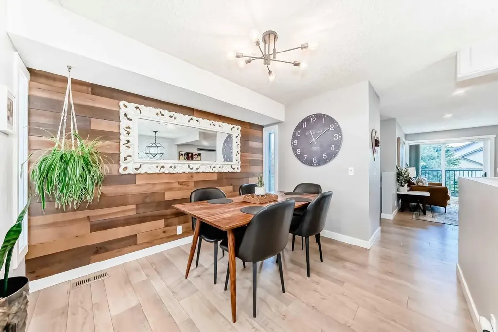 96 Coach Gate Way SW Calgary AB T3H 1Z7