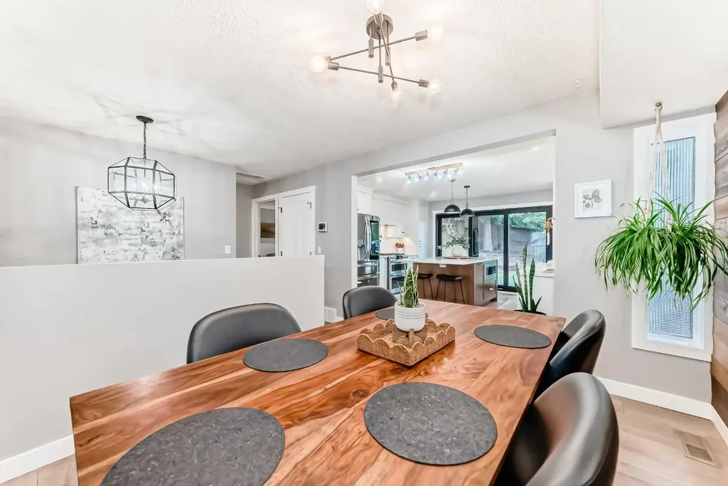 96 Coach Gate Way SW Calgary AB T3H 1Z7