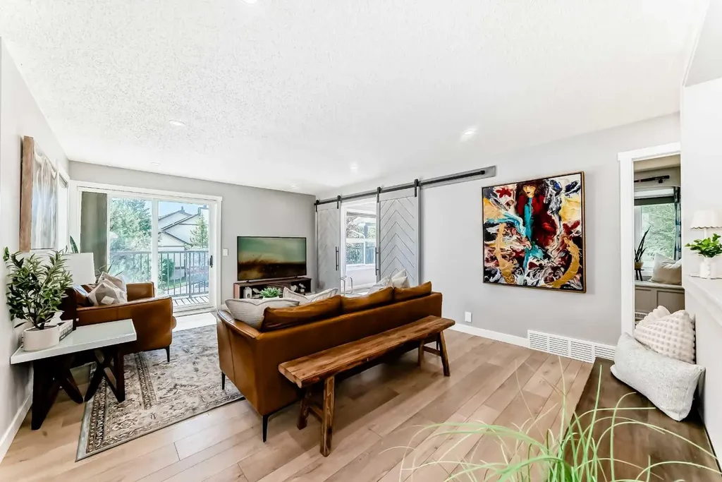 96 Coach Gate Way SW Calgary AB T3H 1Z7