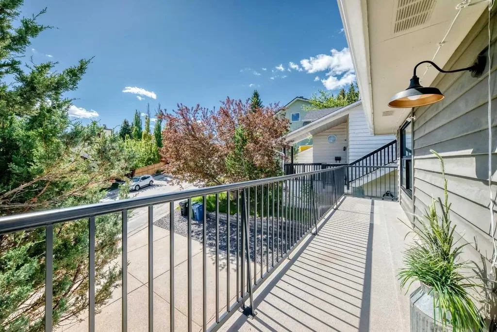 96 Coach Gate Way SW Calgary AB T3H 1Z7