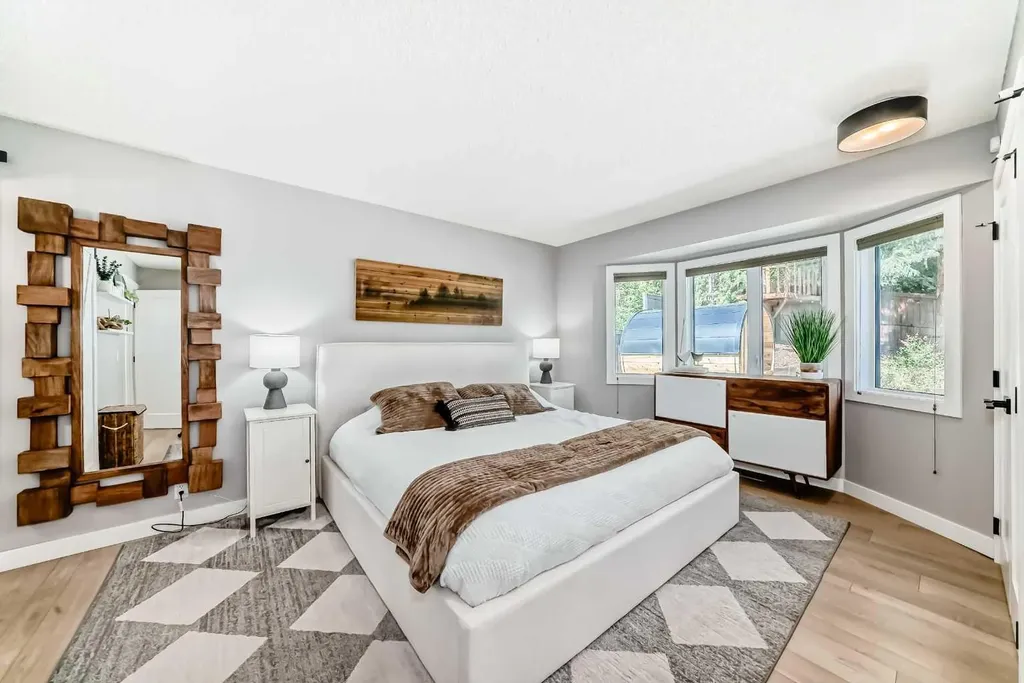 96 Coach Gate Way SW Calgary AB T3H 1Z7
