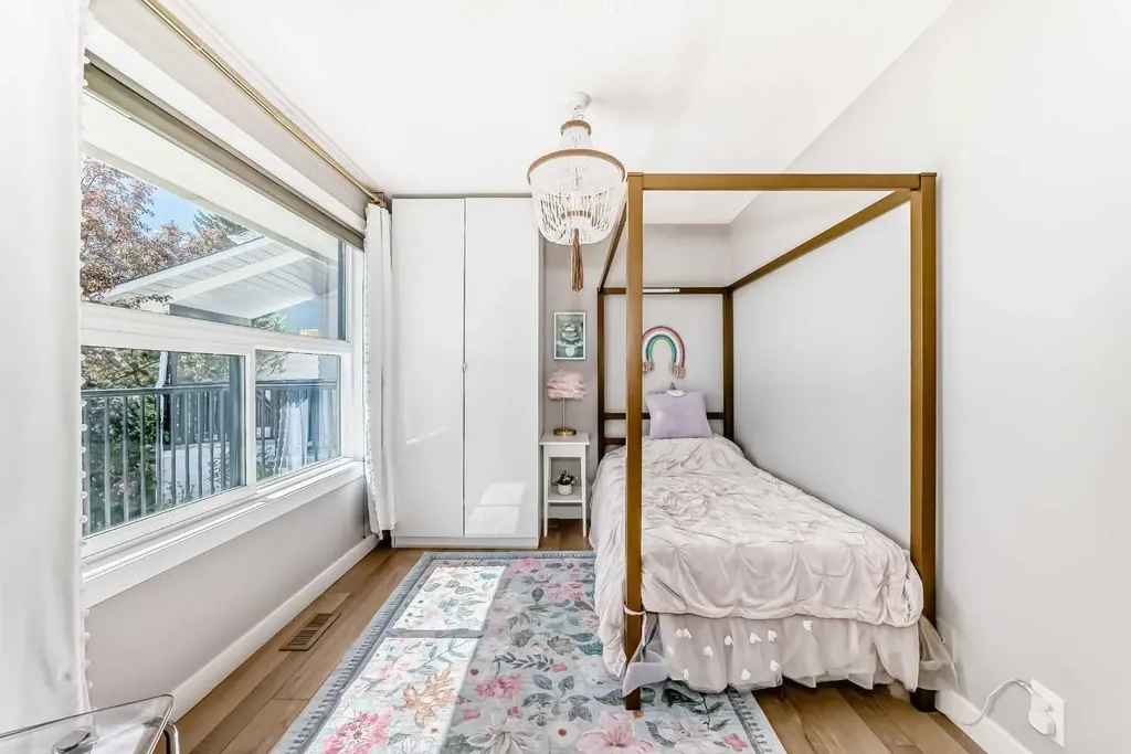 96 Coach Gate Way SW Calgary AB T3H 1Z7