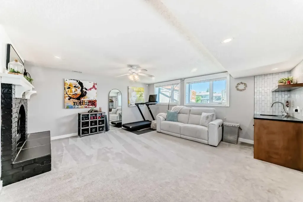 96 Coach Gate Way SW Calgary AB T3H 1Z7