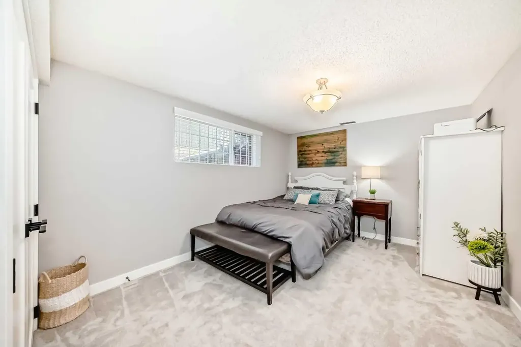96 Coach Gate Way SW Calgary AB T3H 1Z7