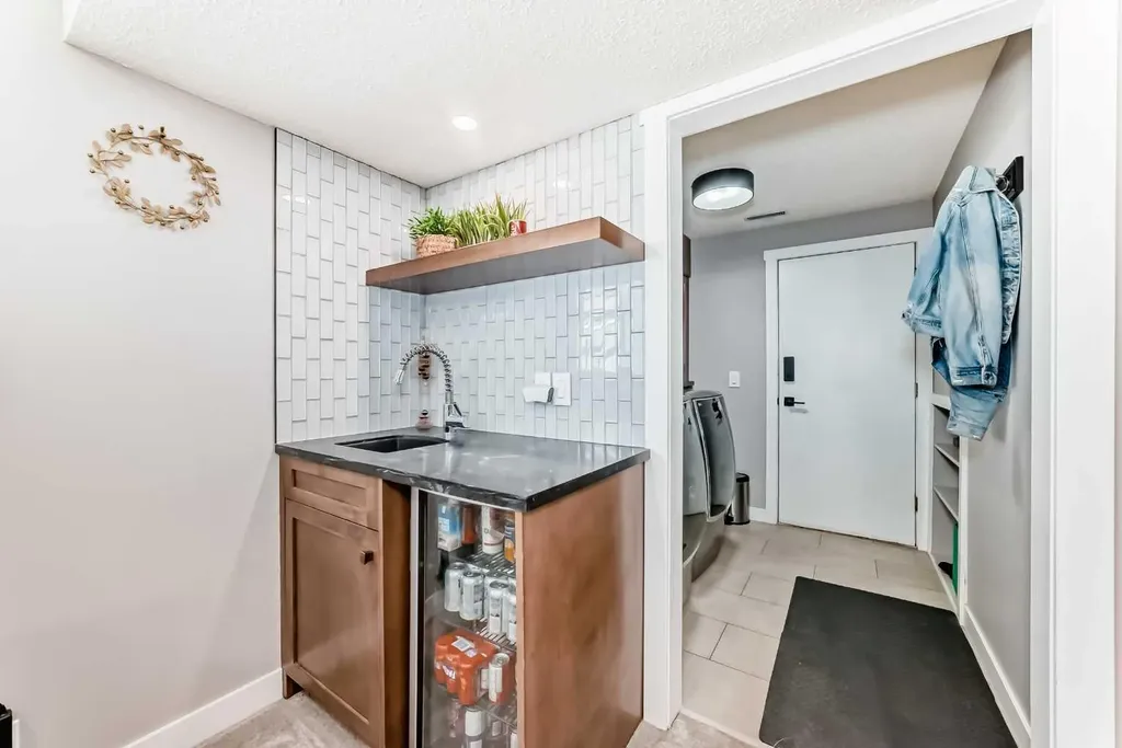 96 Coach Gate Way SW Calgary AB T3H 1Z7