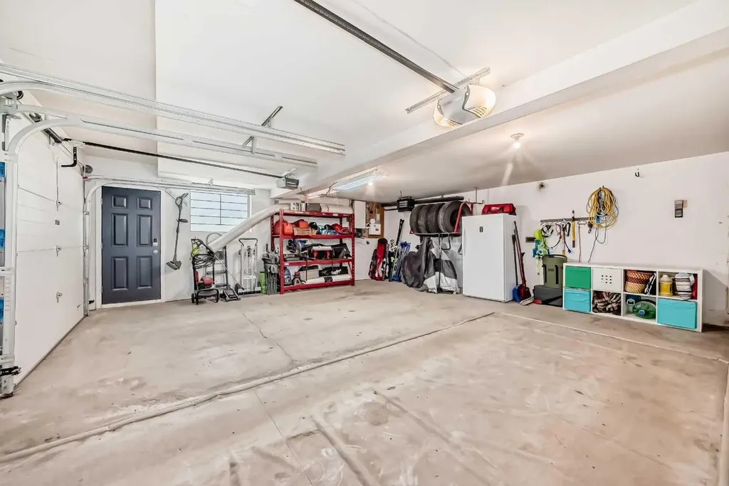 96 Coach Gate Way SW Calgary AB T3H 1Z7