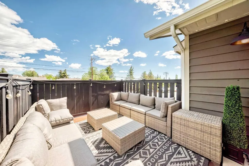 96 Coach Gate Way SW Calgary AB T3H 1Z7