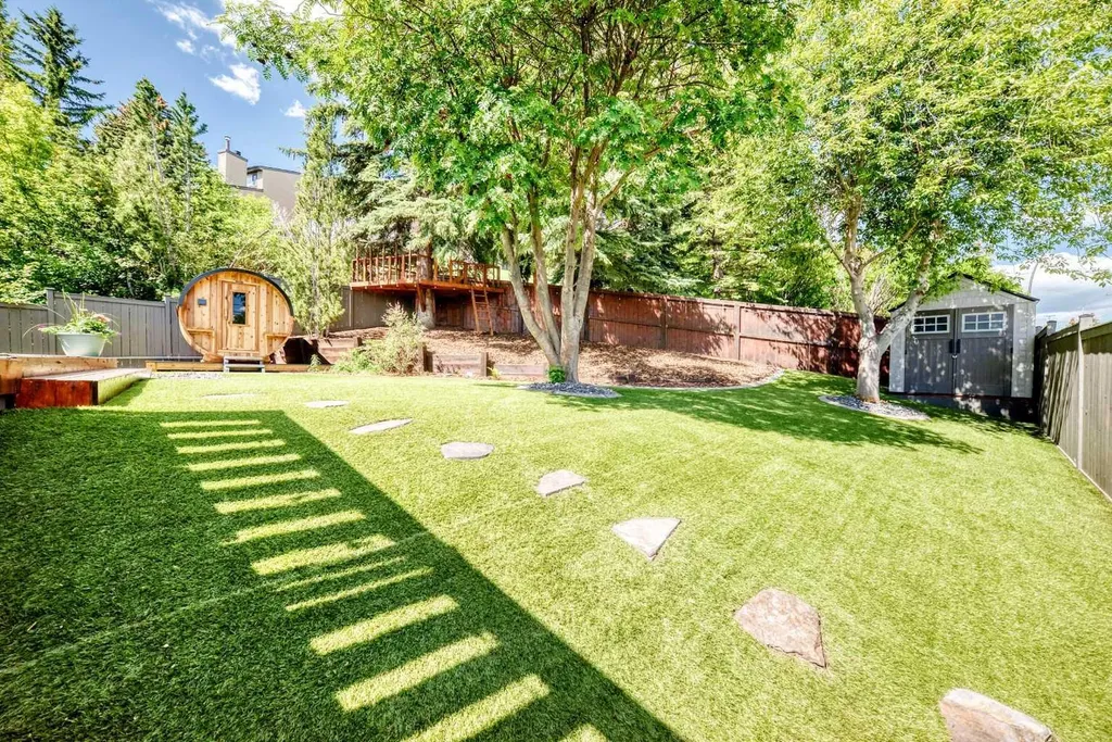96 Coach Gate Way SW Calgary AB T3H 1Z7