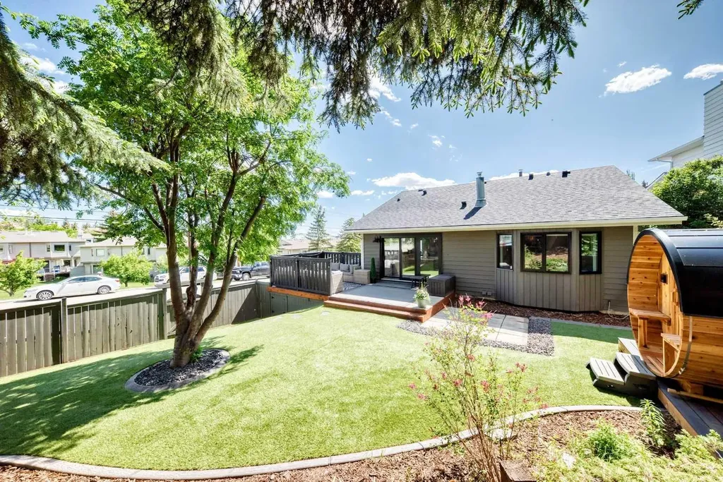 96 Coach Gate Way SW Calgary AB T3H 1Z7