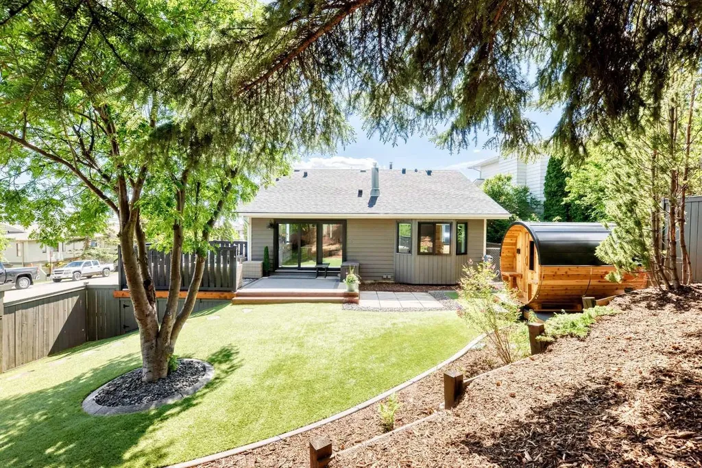 96 Coach Gate Way SW Calgary AB T3H 1Z7