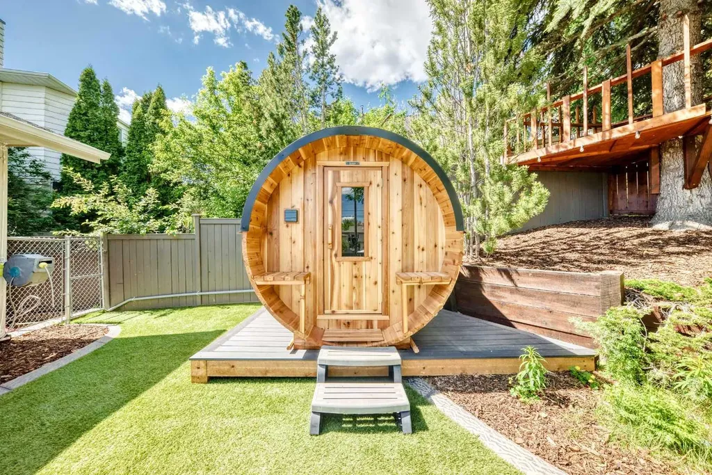96 Coach Gate Way SW Calgary AB T3H 1Z7