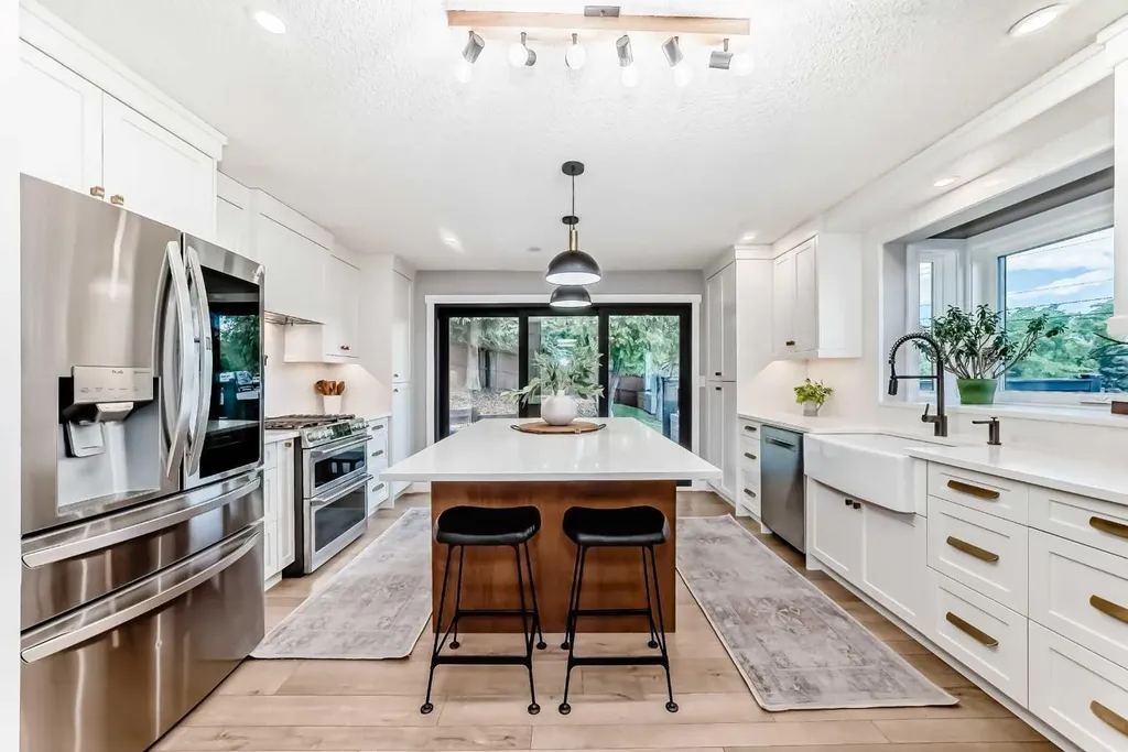 96 Coach Gate Way SW Calgary AB T3H 1Z7