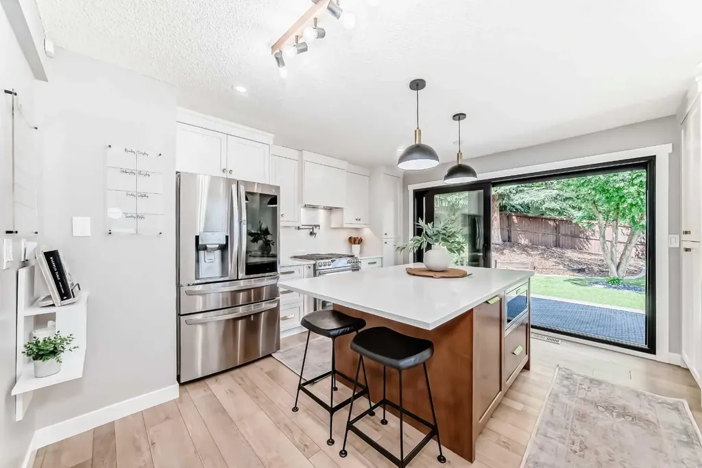 96 Coach Gate Way SW Calgary AB T3H 1Z7