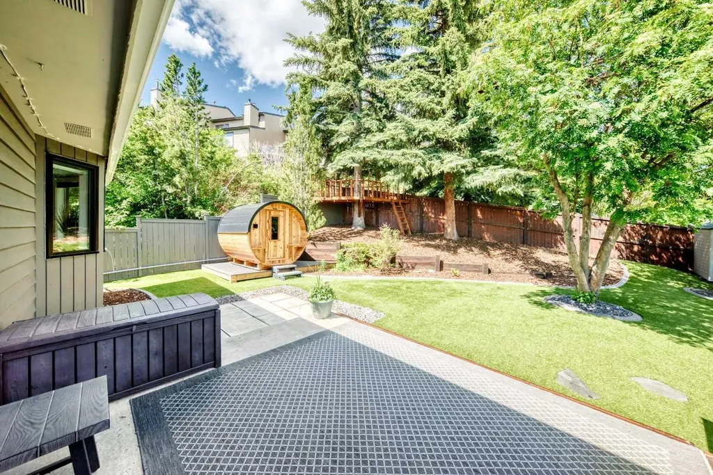 96 Coach Gate Way SW Calgary AB T3H 1Z7